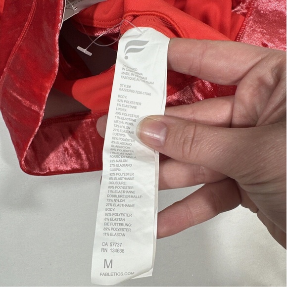 NWT $60 Fabletics [ Medium ] Crushed Velour Sports Bra in Strawberry‎ Red #U1168 - Picture 9 of 9